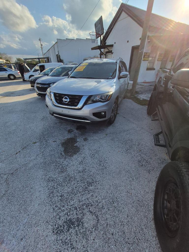 2017 Nissan Pathfinder SV