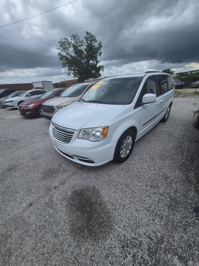 2016 Chrysler Town & Country Touring's photo